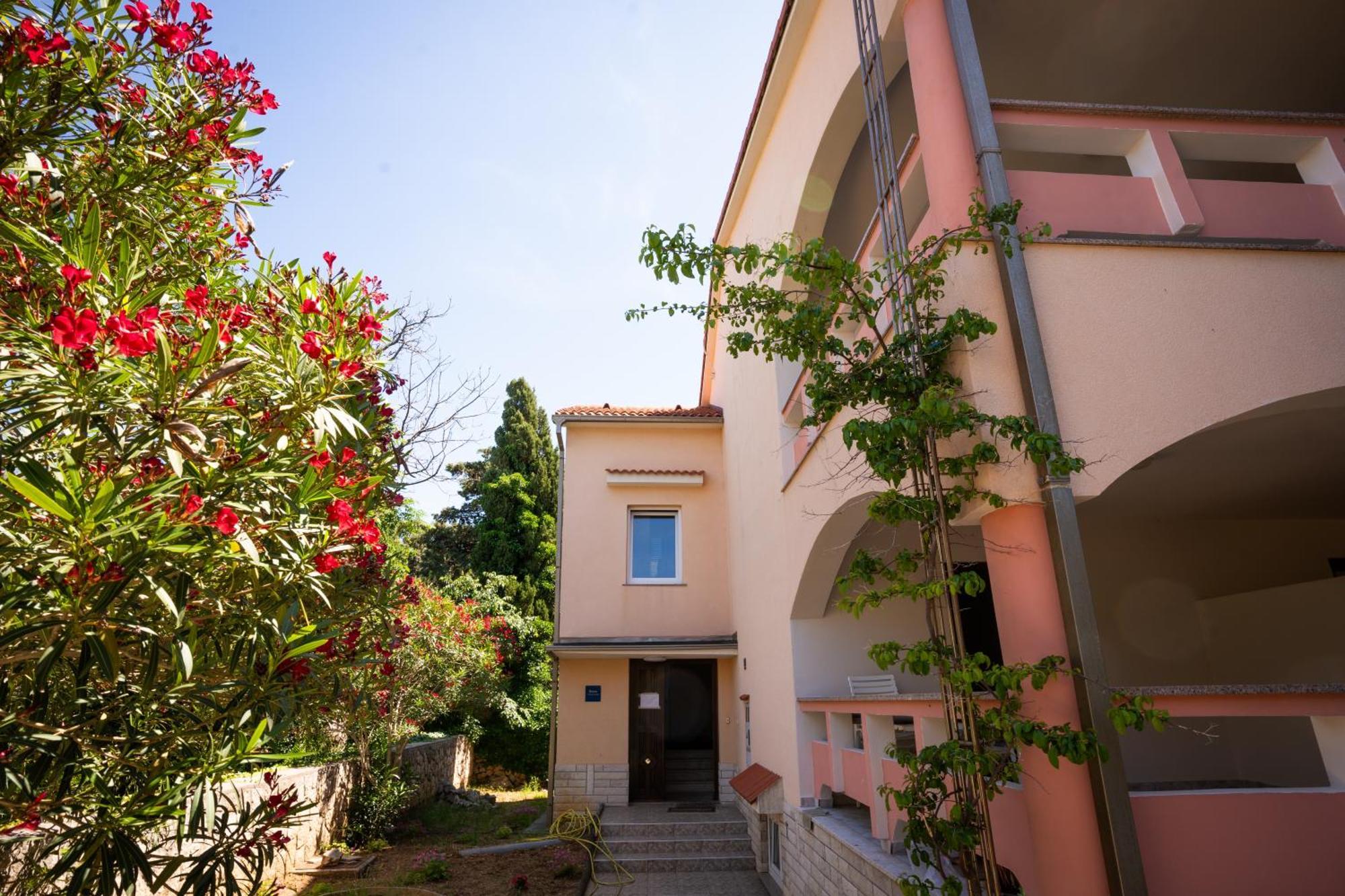 Villa Barbara Oasis Central Suite With Terrace Novalja Exterior foto